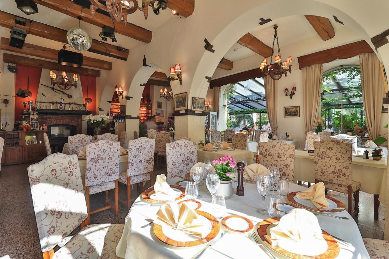 Hotel Logis Le Relais Imperial Saint-Vallier-de-Thiey Esterno foto