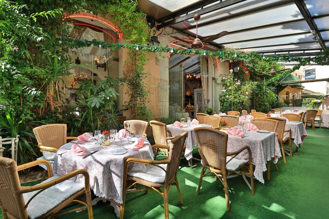 Hotel Logis Le Relais Imperial Saint-Vallier-de-Thiey Esterno foto