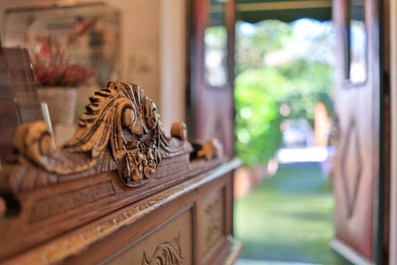 Hotel Logis Le Relais Imperial Saint-Vallier-de-Thiey Esterno foto