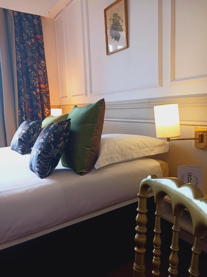 Hotel Logis Le Relais Imperial Saint-Vallier-de-Thiey Esterno foto