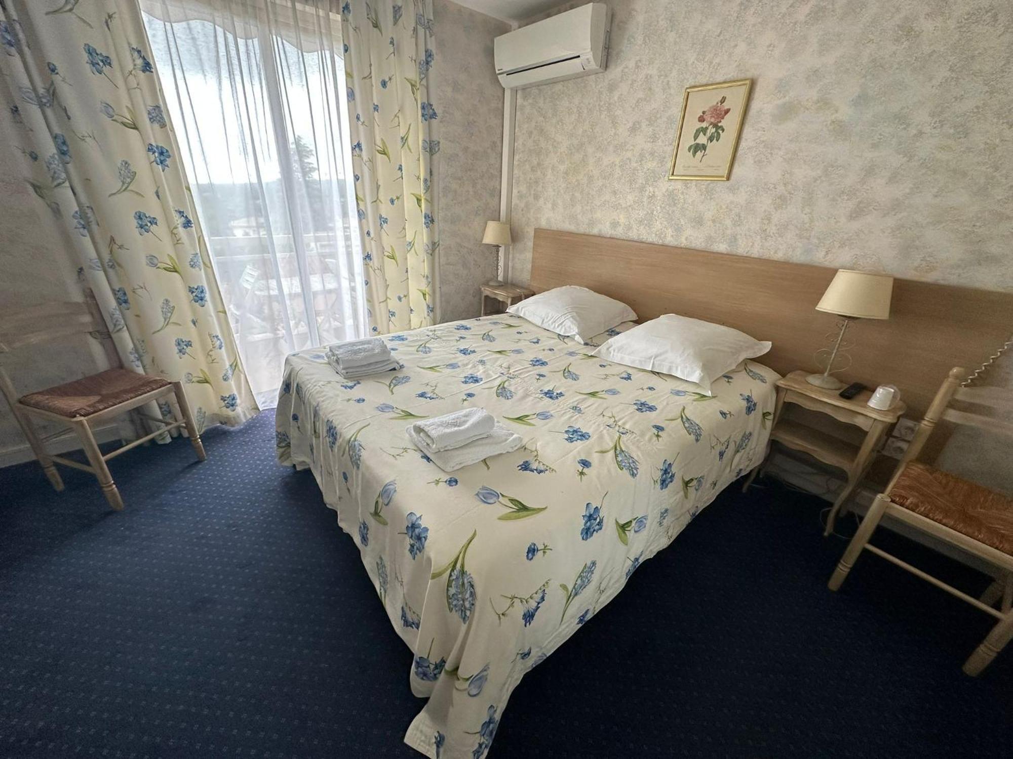 Hotel Logis Le Relais Imperial Saint-Vallier-de-Thiey Esterno foto