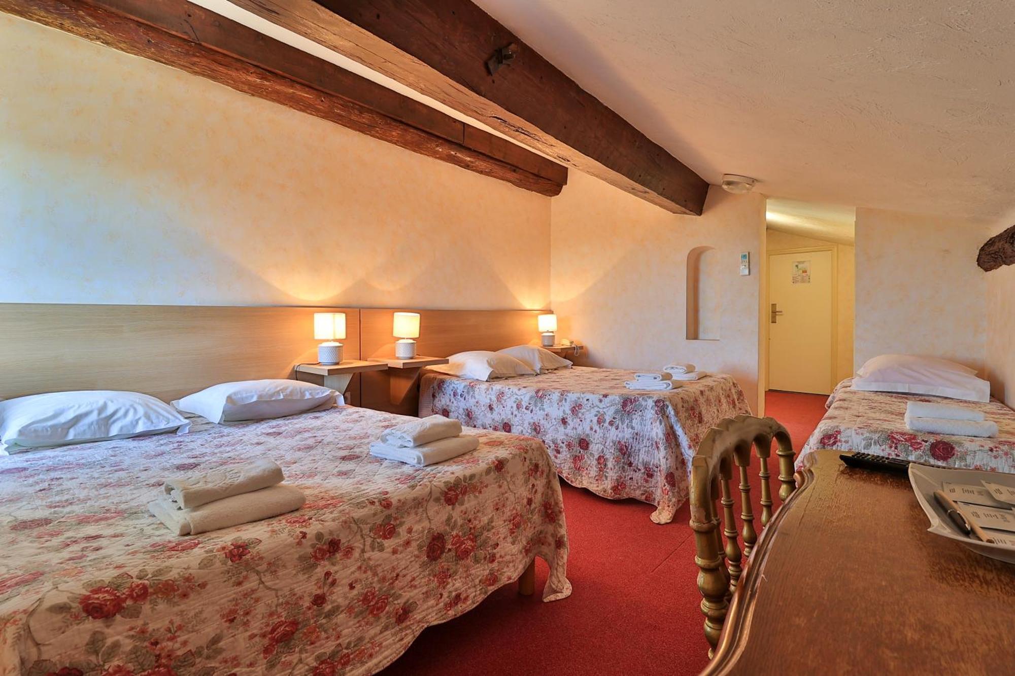 Hotel Logis Le Relais Imperial Saint-Vallier-de-Thiey Esterno foto