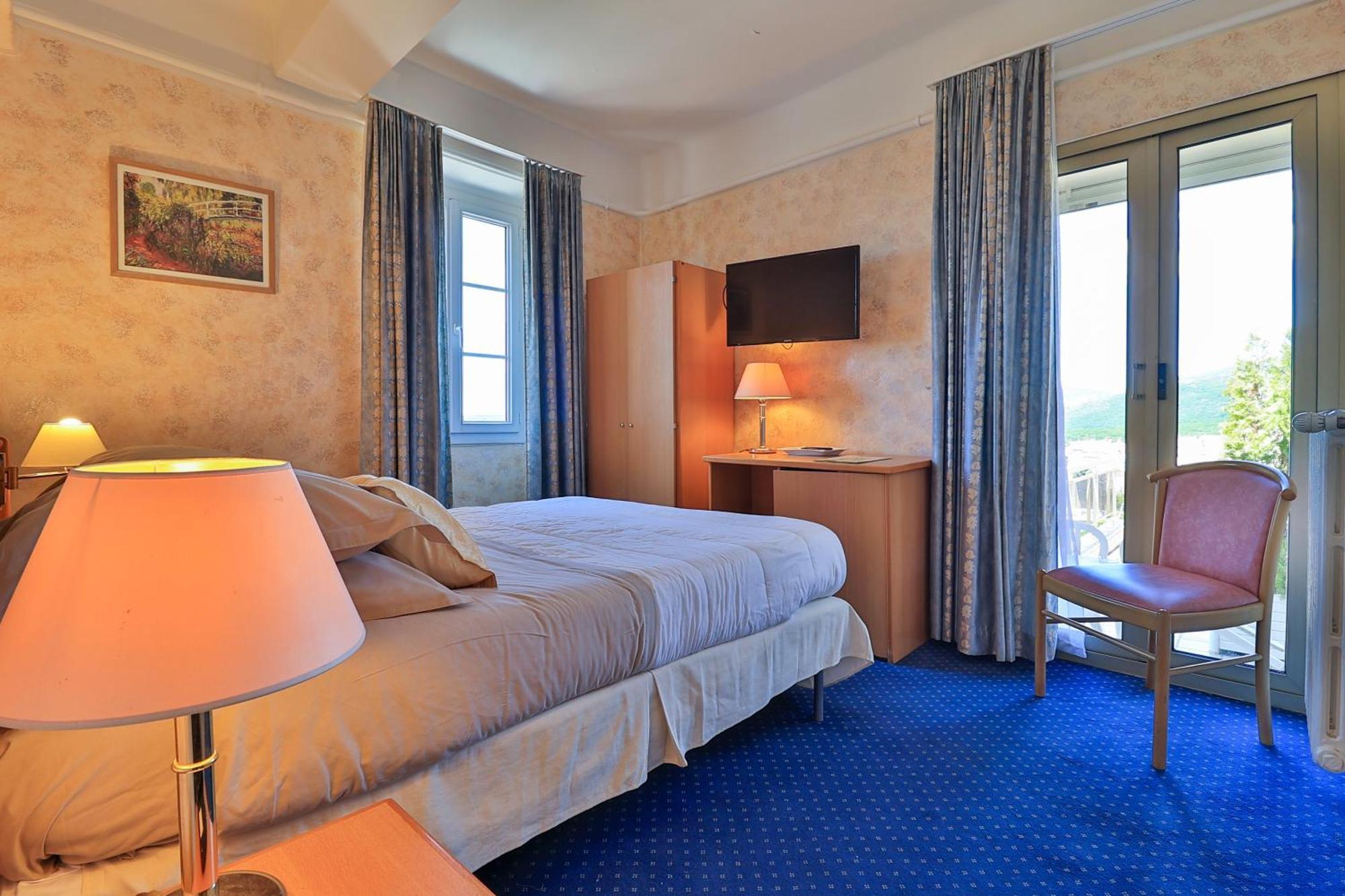 Hotel Logis Le Relais Imperial Saint-Vallier-de-Thiey Esterno foto