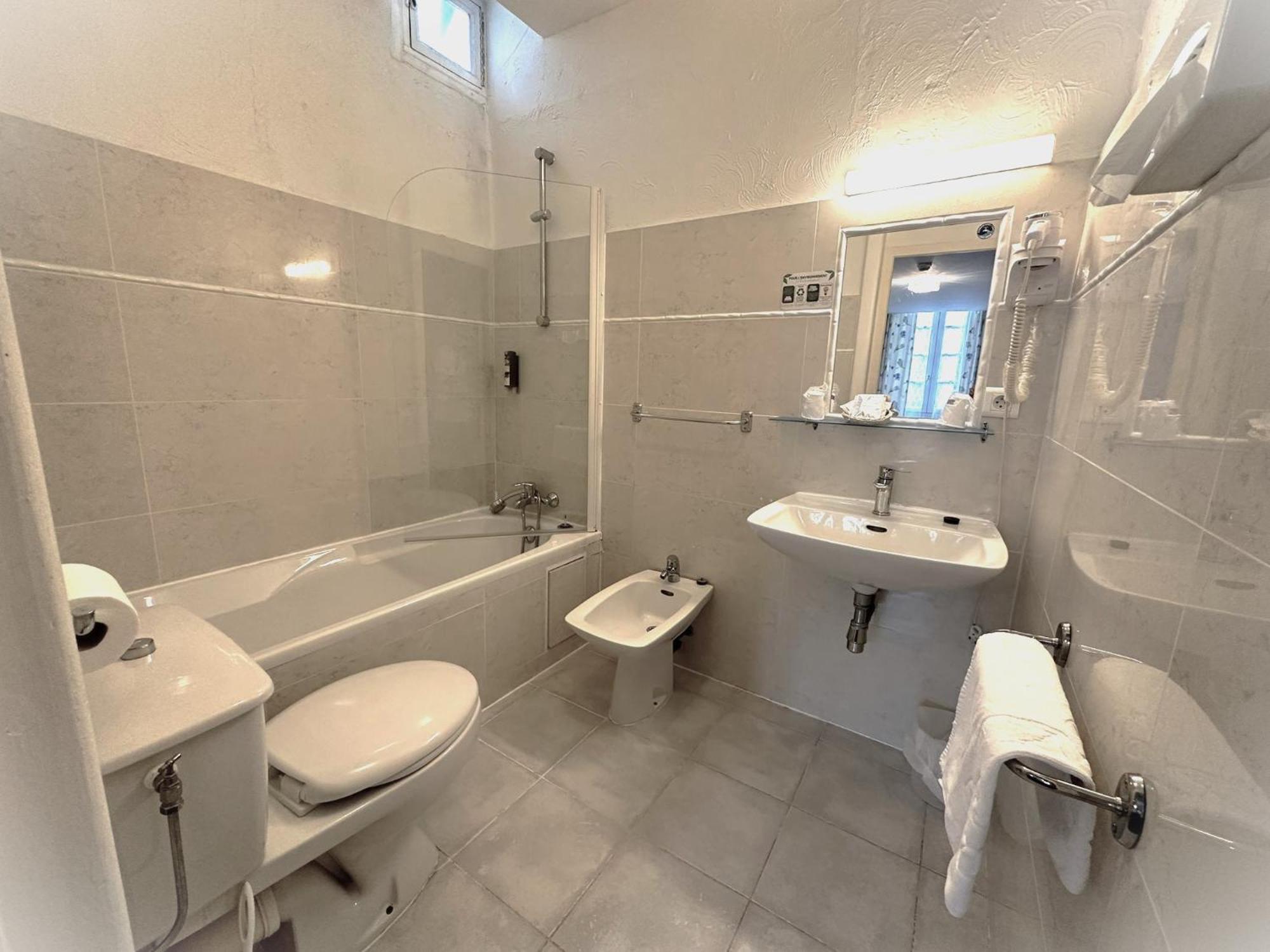 Hotel Logis Le Relais Imperial Saint-Vallier-de-Thiey Esterno foto