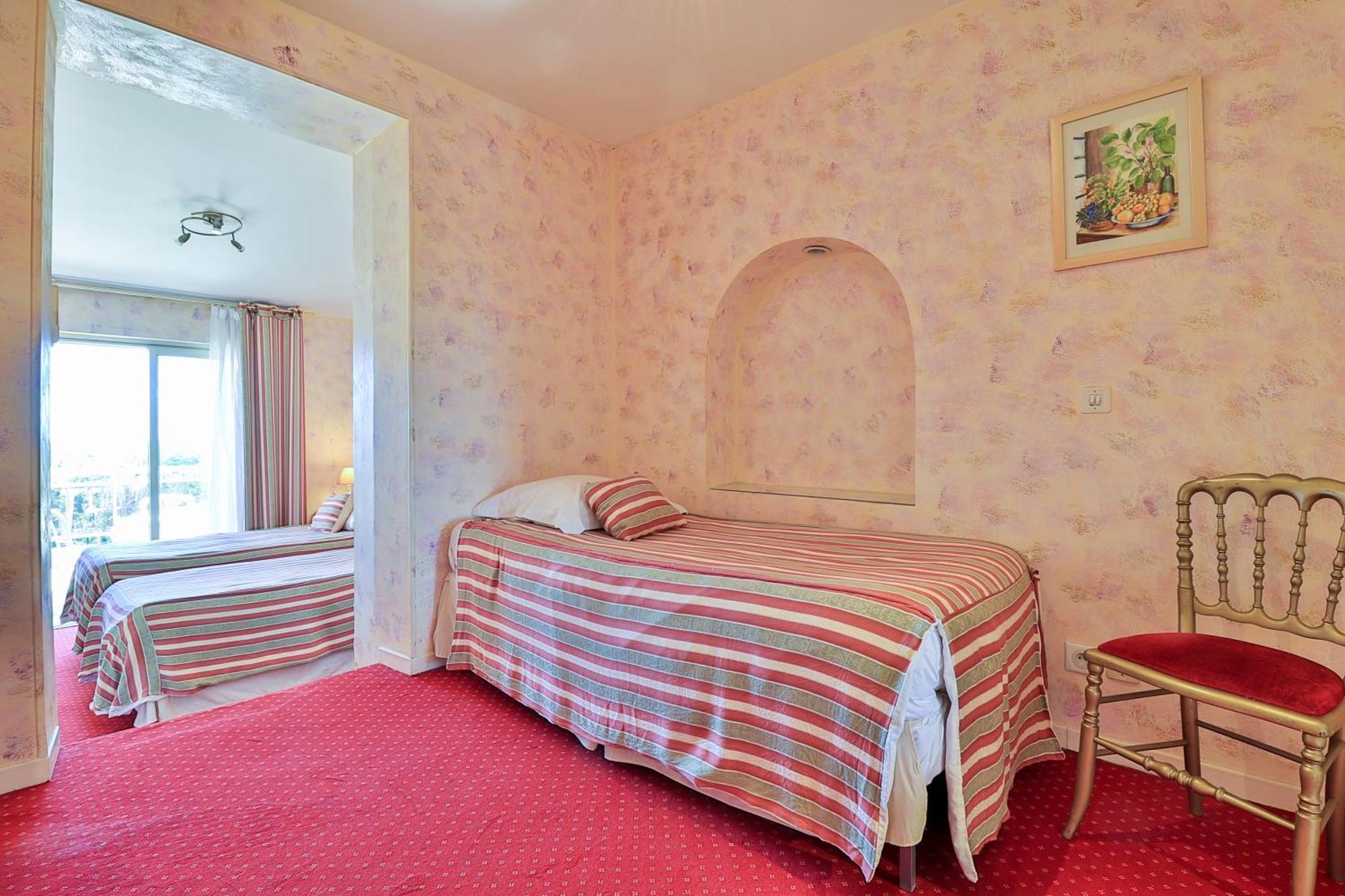 Hotel Logis Le Relais Imperial Saint-Vallier-de-Thiey Esterno foto