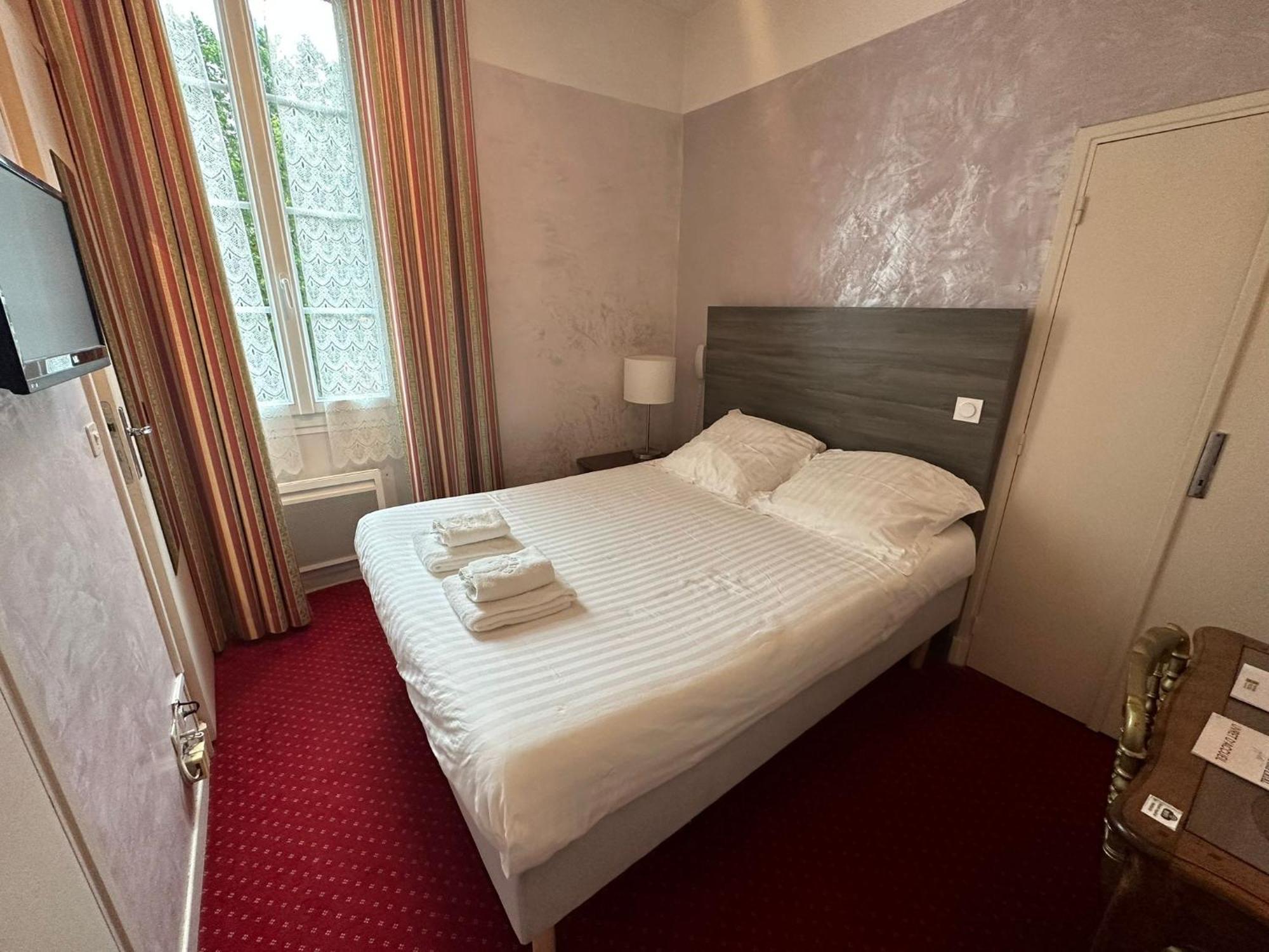 Hotel Logis Le Relais Imperial Saint-Vallier-de-Thiey Esterno foto