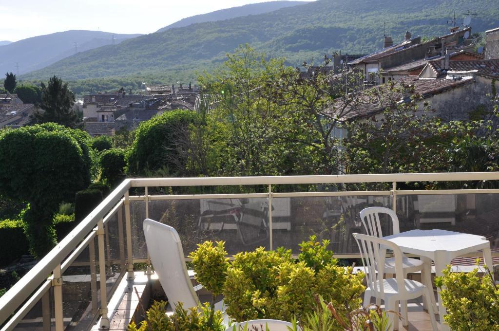 Hotel Logis Le Relais Imperial Saint-Vallier-de-Thiey Esterno foto