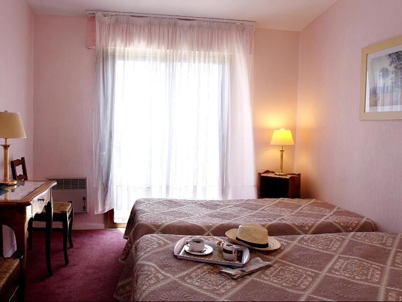 Hotel Logis Le Relais Imperial Saint-Vallier-de-Thiey Esterno foto