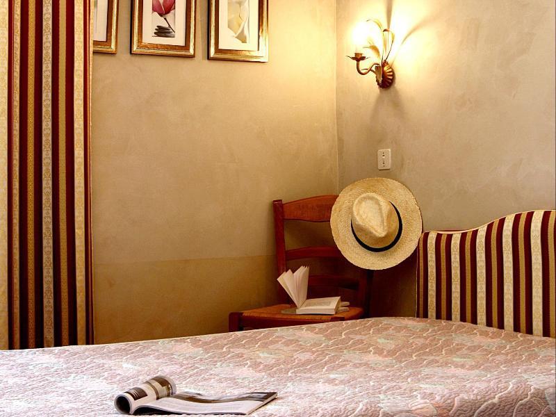 Hotel Logis Le Relais Imperial Saint-Vallier-de-Thiey Esterno foto